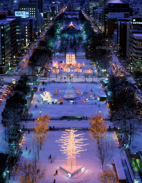 雪氷像を写真に撮っている雪まつり・・・　　人事見直し倶楽部通信　　№5093